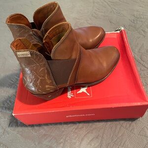 Pikolinos brown leather booties. Size 40 or women’s 10.